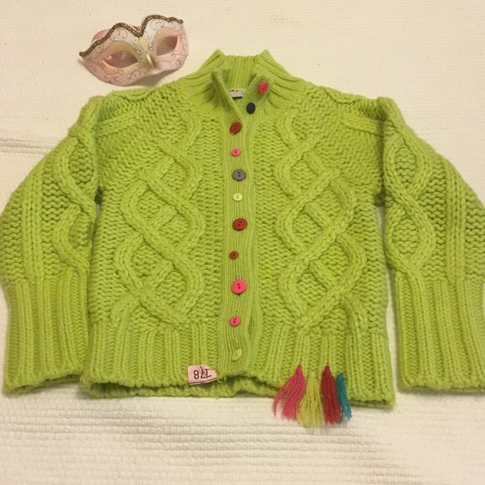 Carding DPam chartreuse with knitting braids.