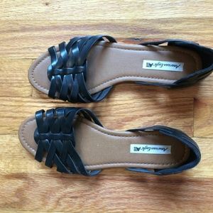 American Eagle black sandals
