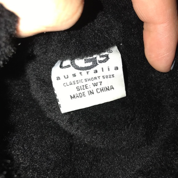 Short Black Classic Uggs Size 7 PERFECT CONDITION - Picture 3 of 5