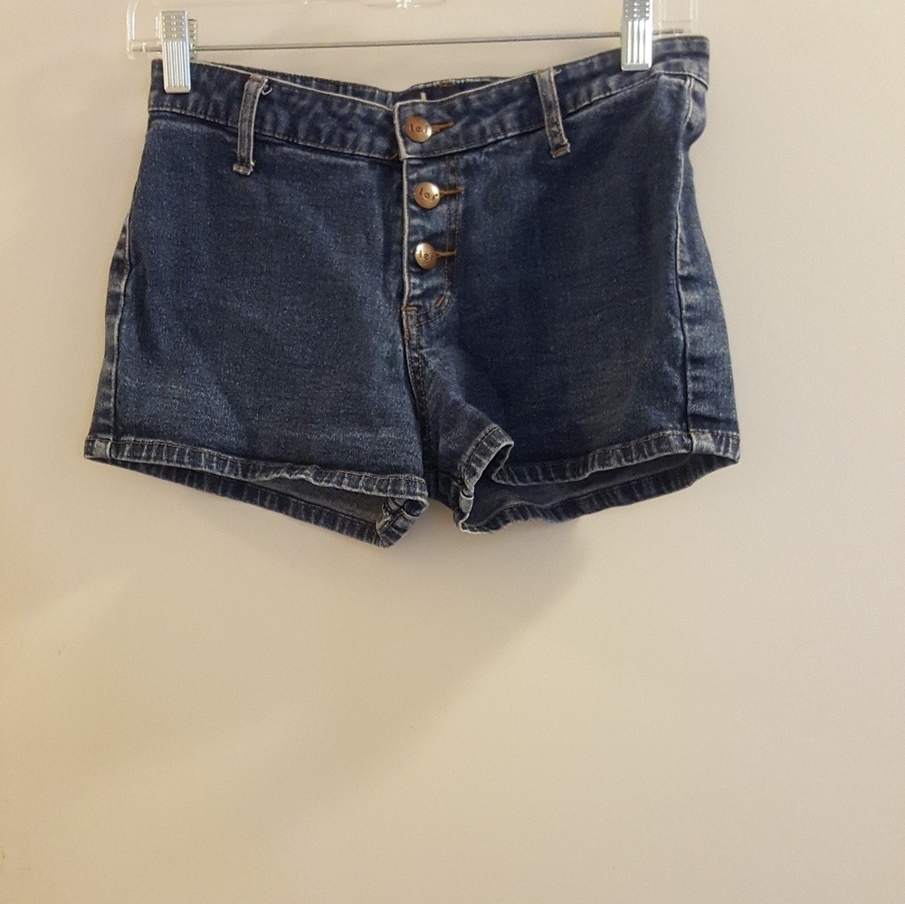pocketless shorts