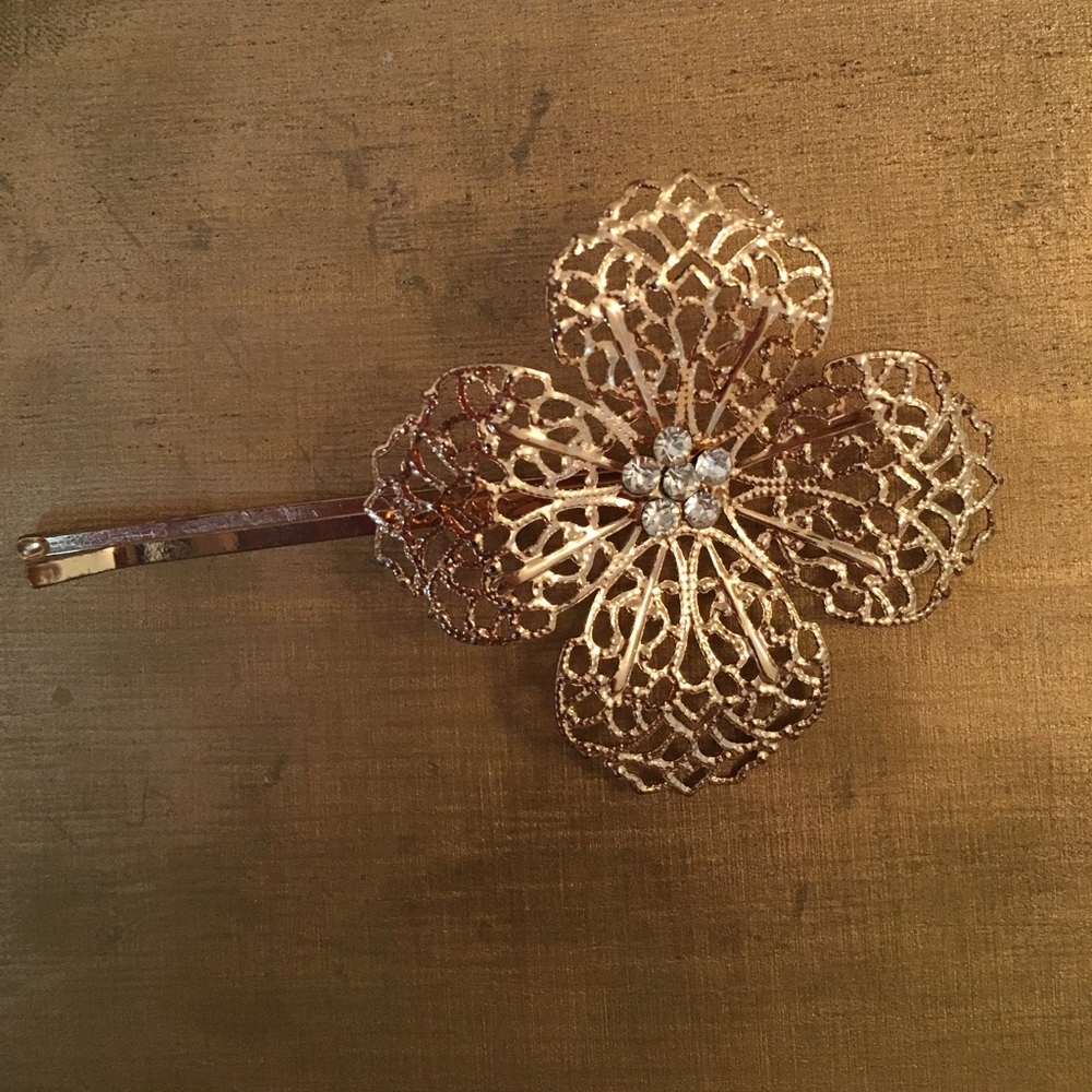 Gold flower hair pin