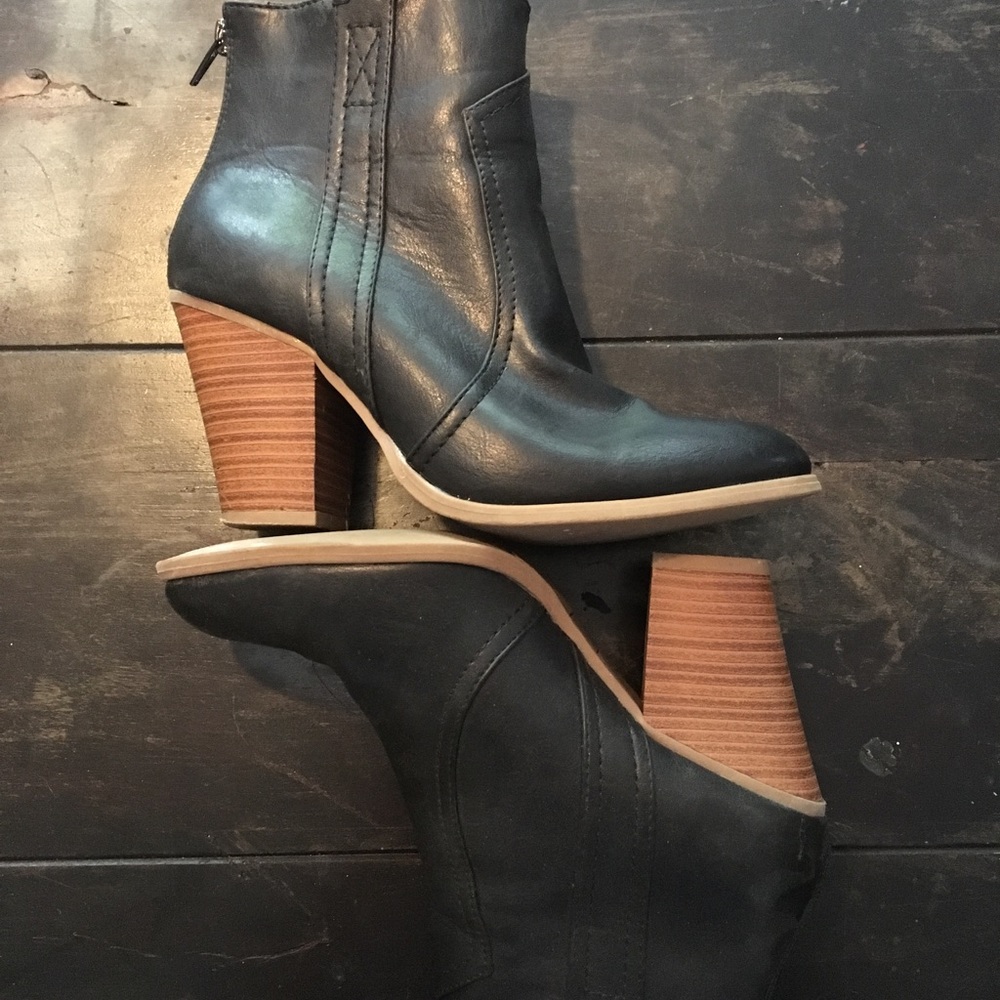 JustFab booties like new