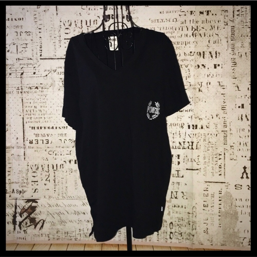 NWOT VS PINK OVERSIZED CAMPUS TEE - Picture 2 of 3