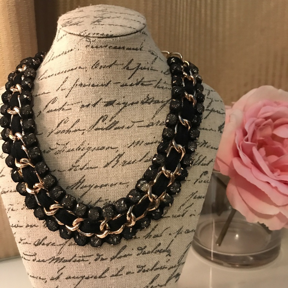 Black/gold Aldo necklace!✨
