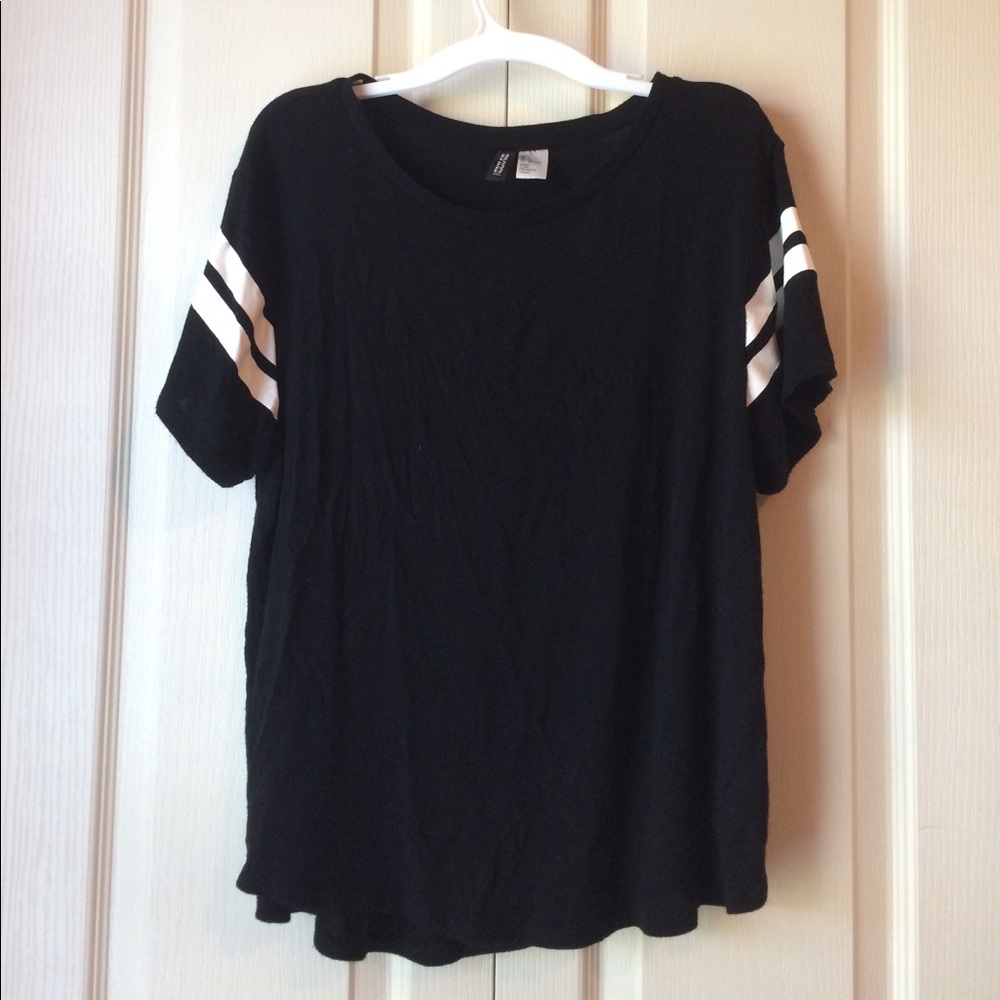 Flowy black top