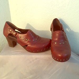 Women's dansko shoes