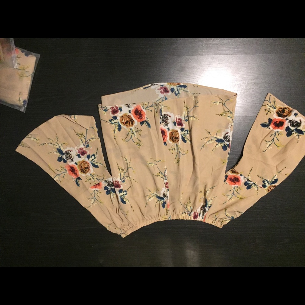 Floral Open Shoulder Bell Sleeve Top Plus Size - Picture 6 of 7