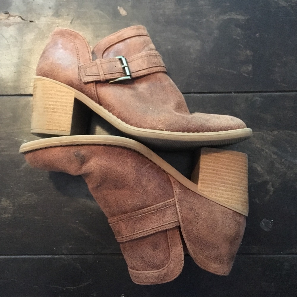 Qupid faux suede booties