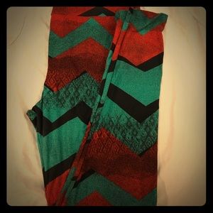 LuLaRoe Tall and Curvy Chevron Leggings 👖💙❤️🌸