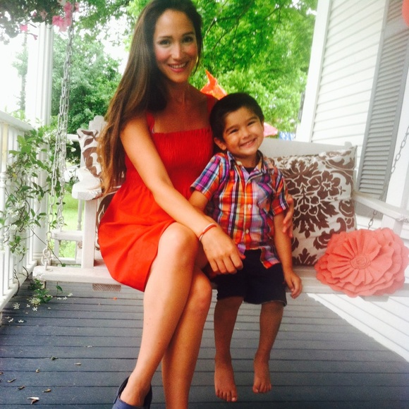 Meet your Poshers, Jacqueline and Valentino - Picture 5 of 8