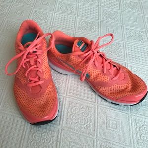 Nike training tennis shoes size 8