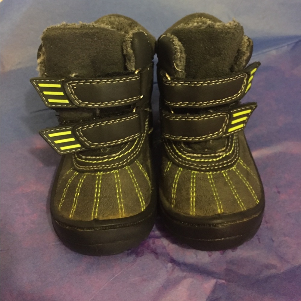 OSHKOSH BGOSH BOOTS TODDLER SIZE 6