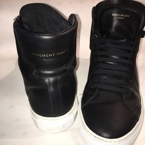 GIVENCHY  PARÍS. High Top Sneakers, Size 43, Black