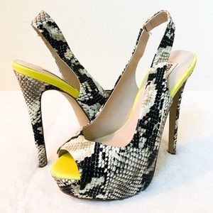 68% OFF! Steve Madden Snakeskin Platform Pumps