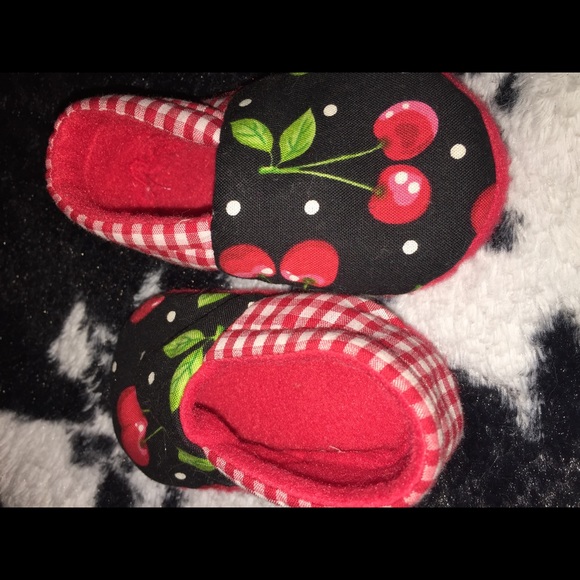 Cherries crib shoes - Picture 3 of 3
