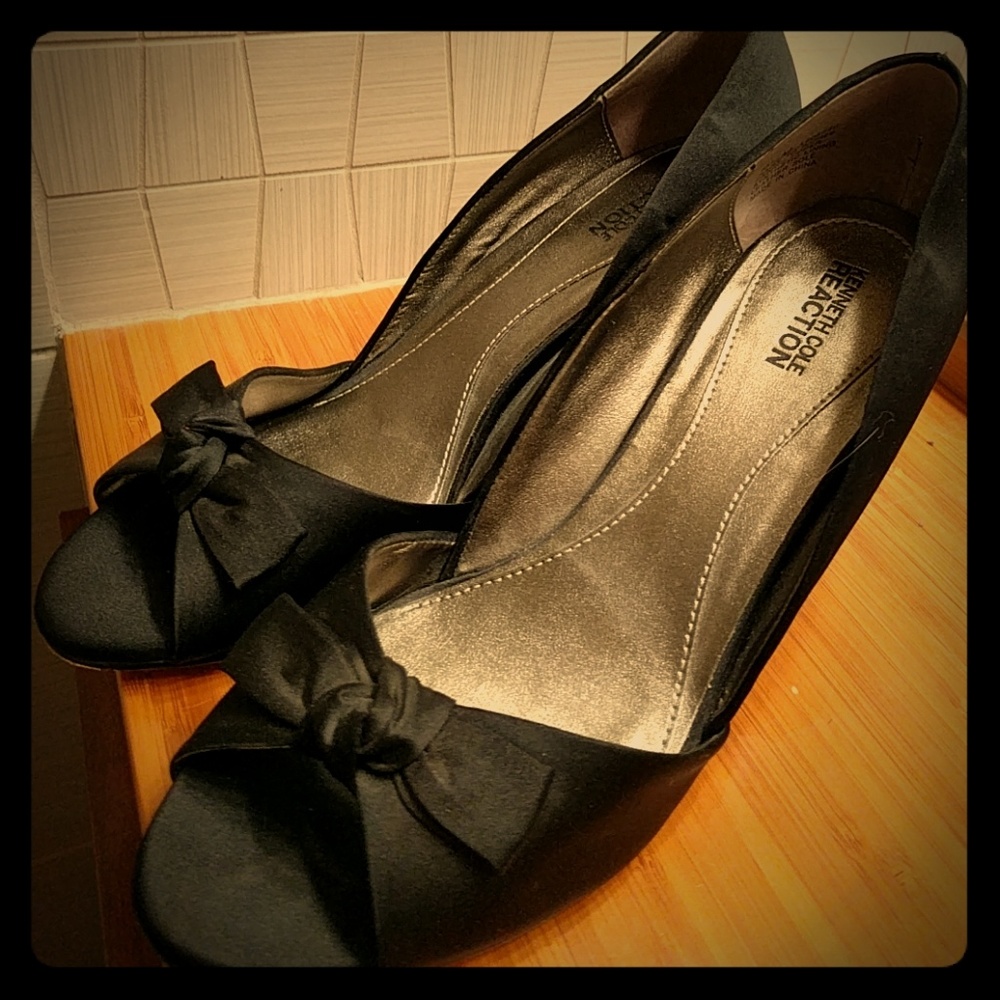 Kenneth Cole Reaction Rags to Riches Pump