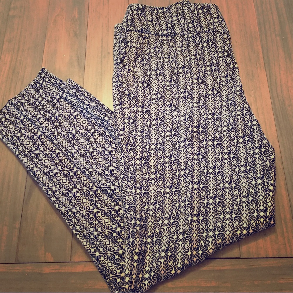 Ann Taylor floral navy & white printed pants