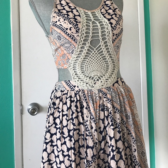 LF indikh blush floral crochet cut out romper bx5 - Picture 3 of 6