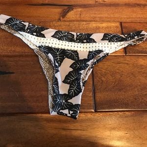 Acacia Pavils XL NWOT