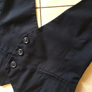 Pin-Stripe crop vest - Size Medium