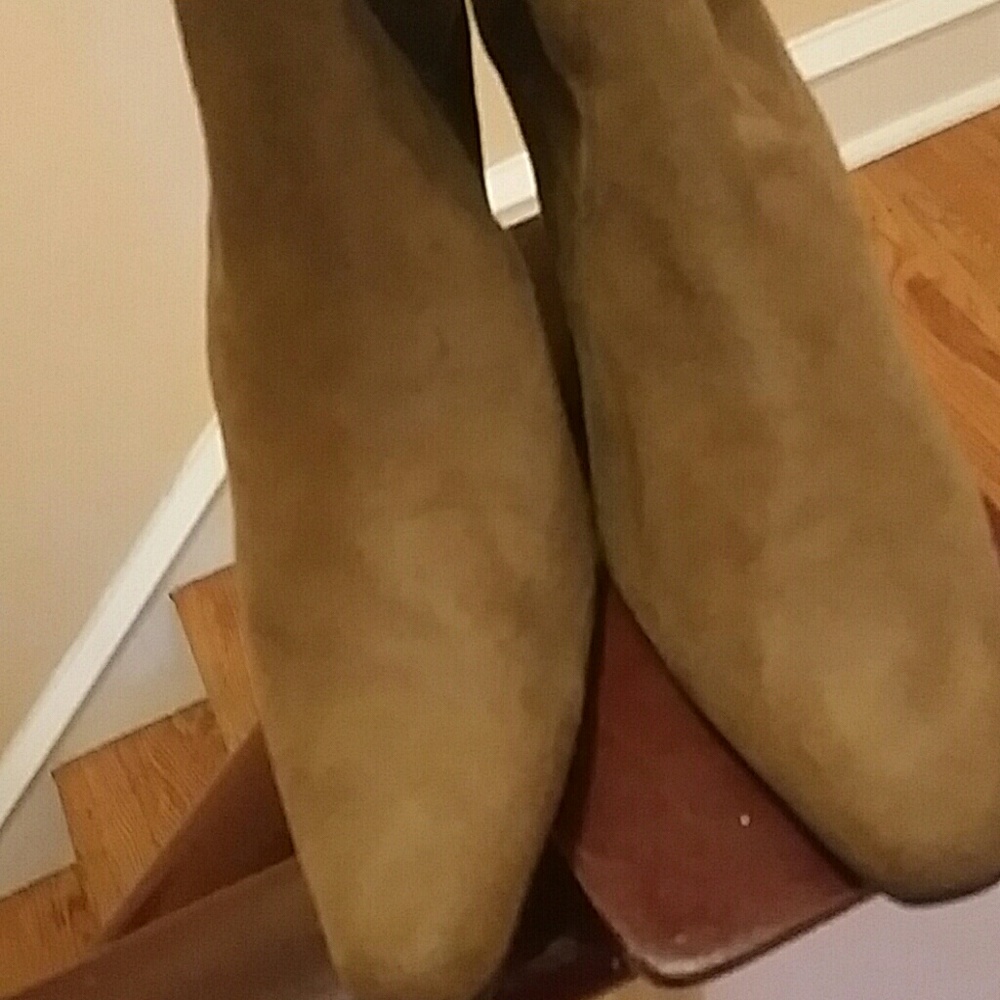 Boots - Picture 2 of 5