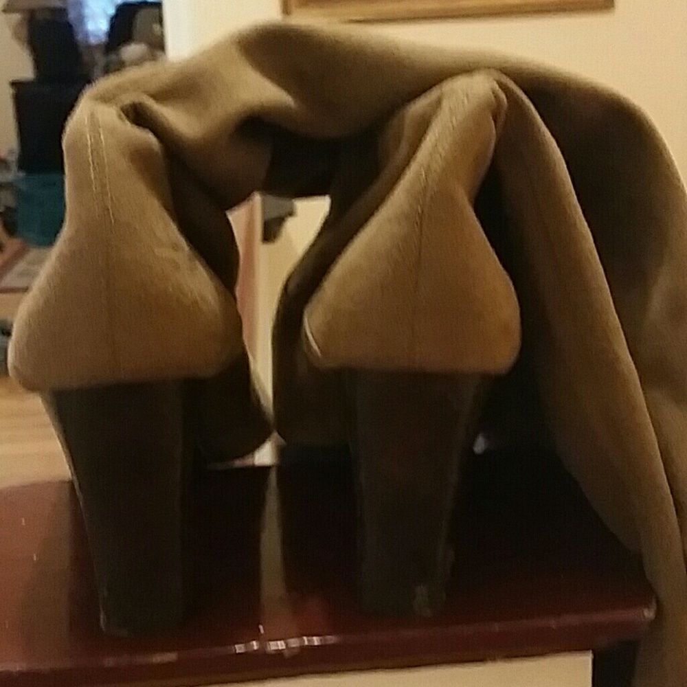 Boots - Picture 3 of 5