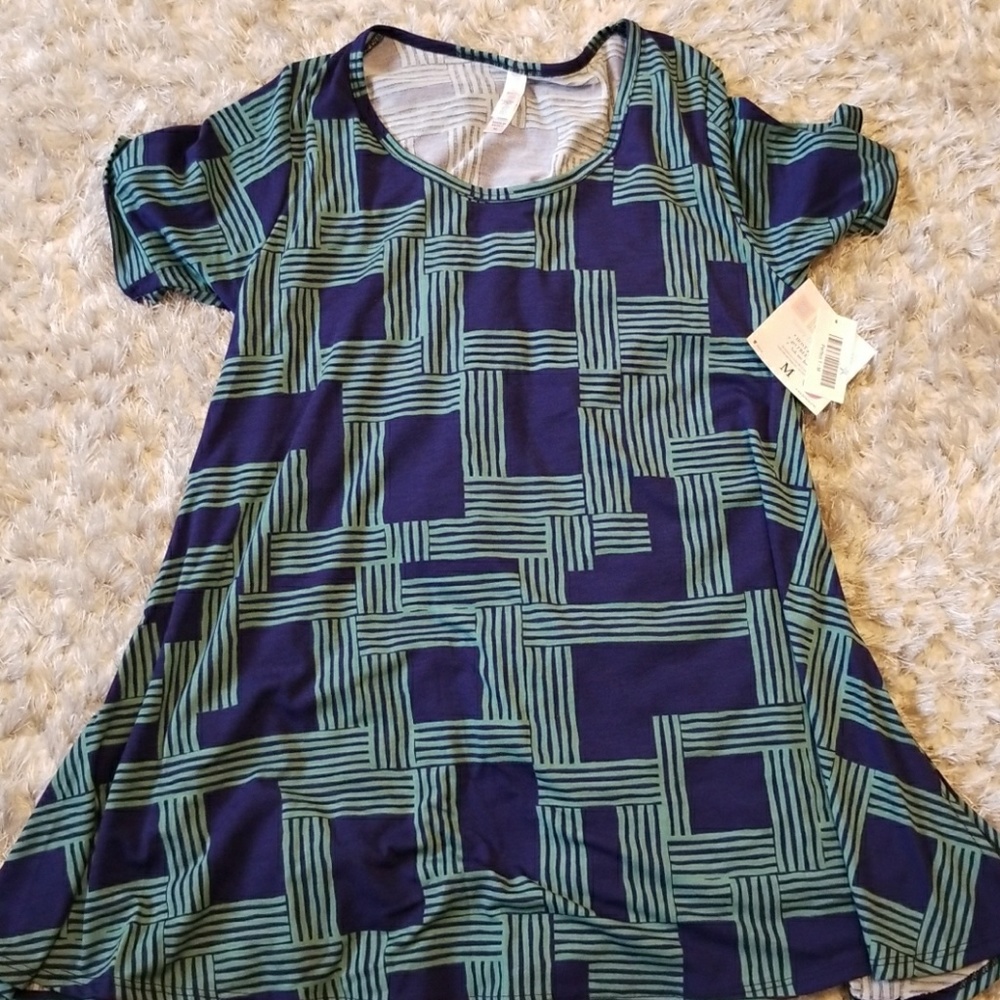 Lularoe Perfect Tee - M