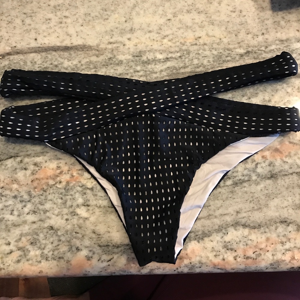 NWOT. Acacia Fiji in shadow mesh. Size L