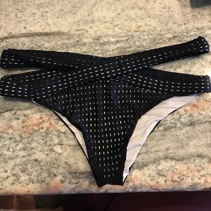 NWOT. Acacia Fiji in shadow mesh. Size L