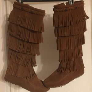 Minnetonka 5 layer fringe boot