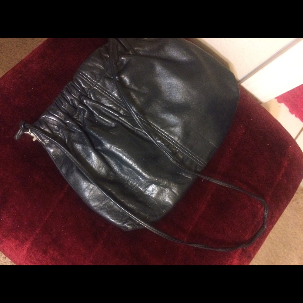 EUC Black Staple Style Bag‼️