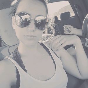 Meet your Posher, Briana