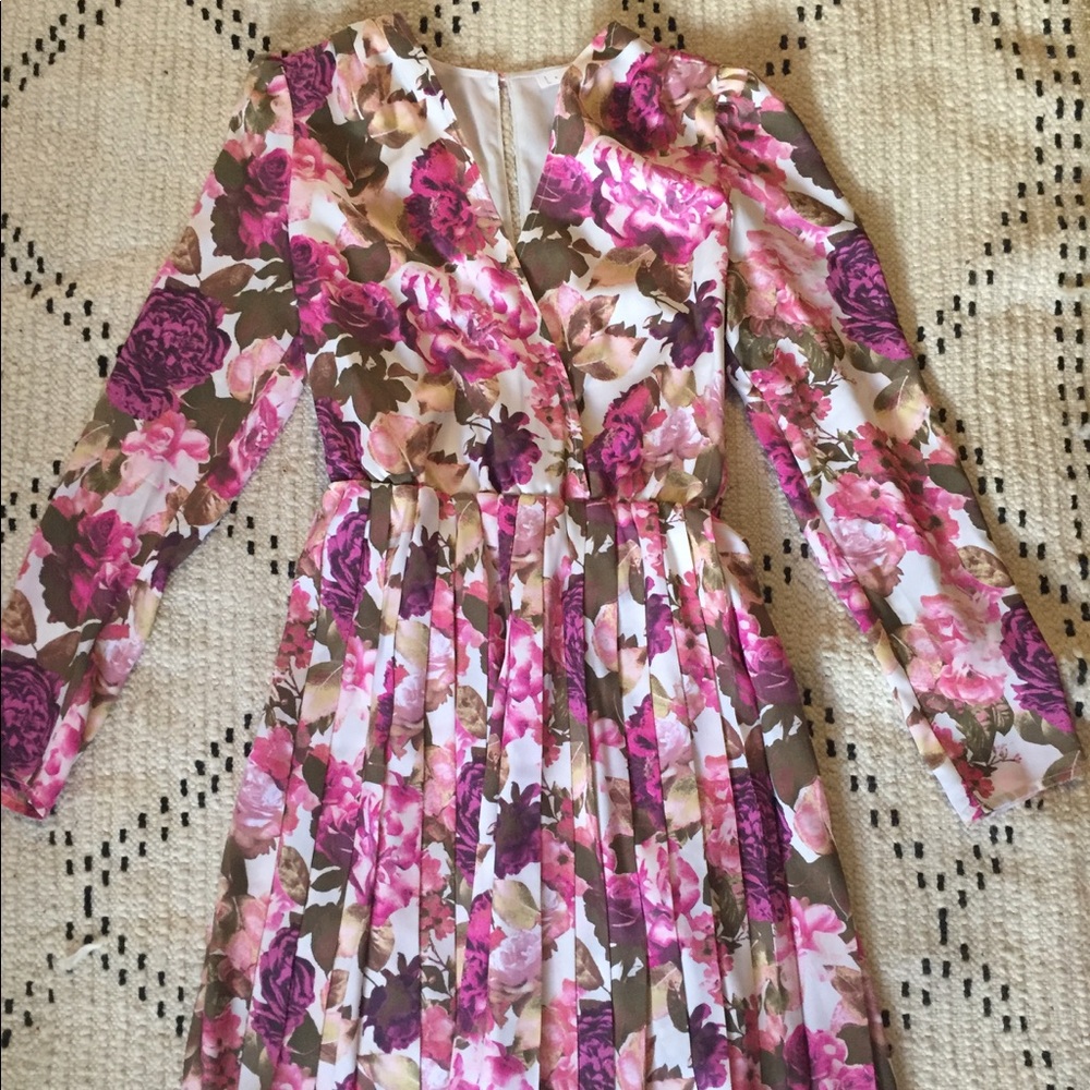 Pretty pleated floral dress