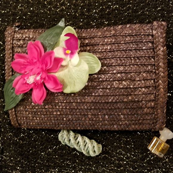 New Woven Brown Purse. - Picture 1 of 4