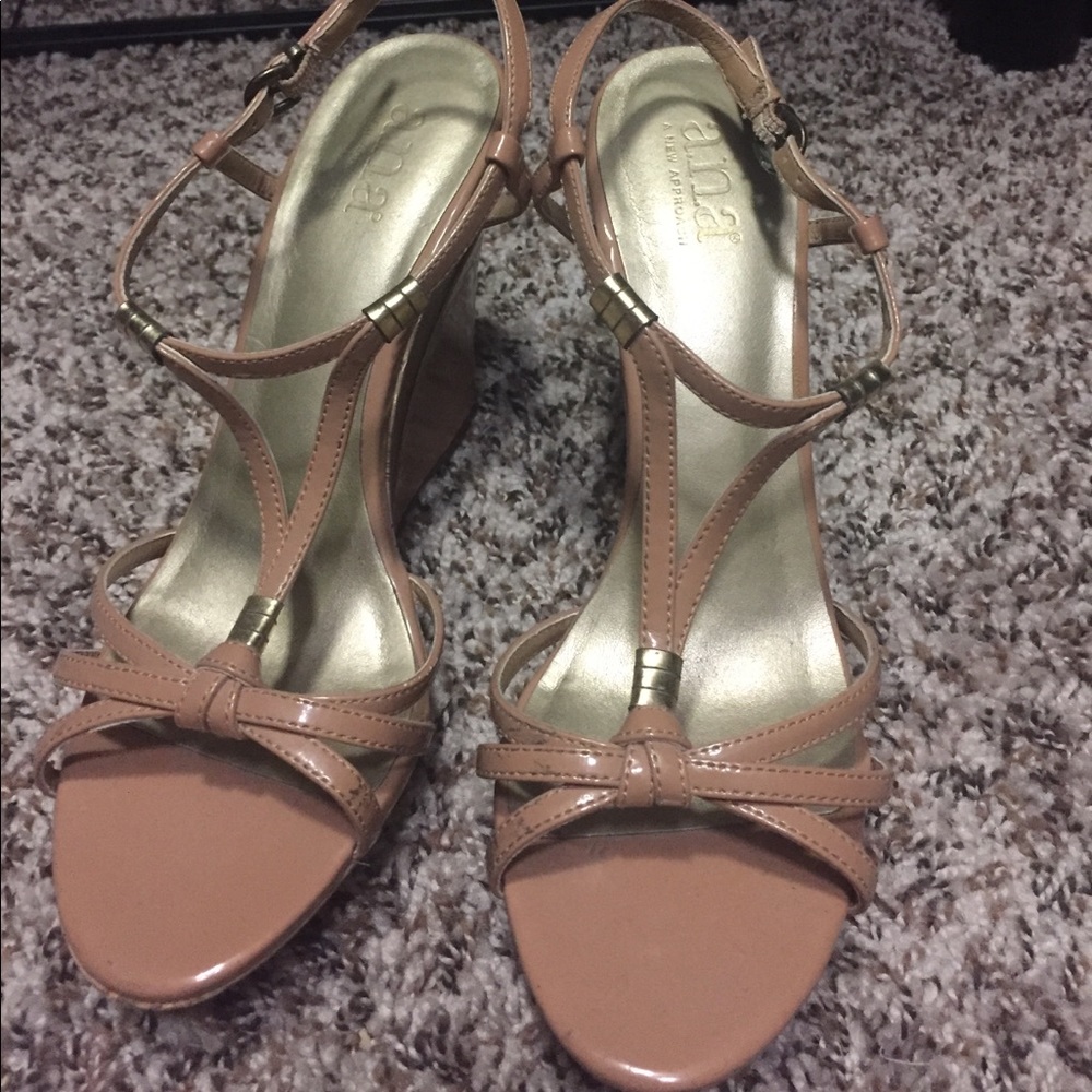 Nude wedges