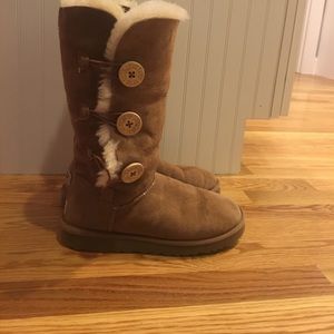 UGG Triple Bailey Button