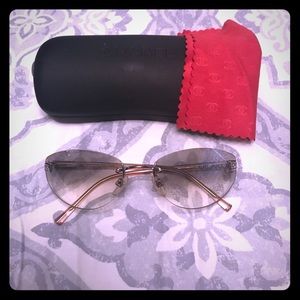 💯 authentic Gently used Chanel sunglasses