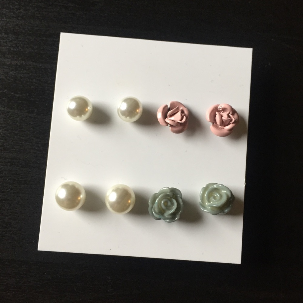 Flower Earring Set - Picture 2 of 3