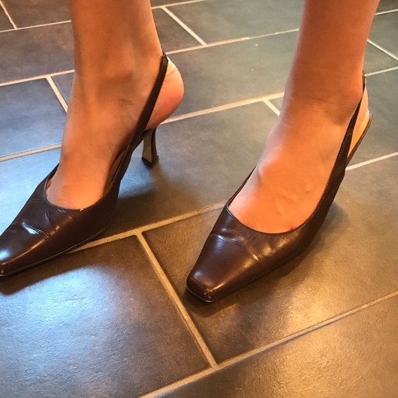 Versatile brown sling backs - Picture 2 of 3