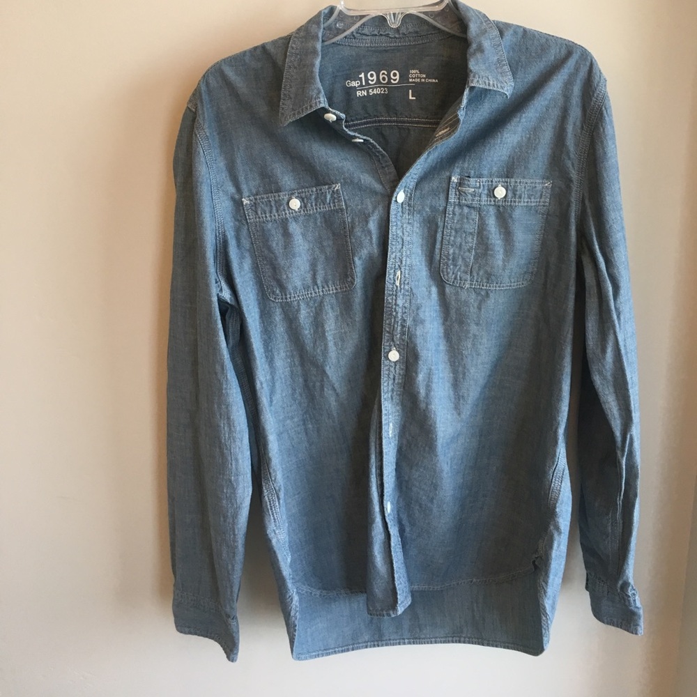 GAP- men's large chambray shirt