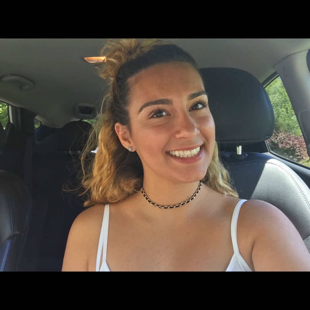 Meet your Posher, Kayla