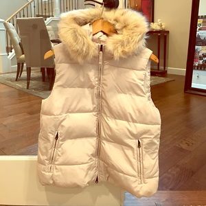 Gap vest cream size medium