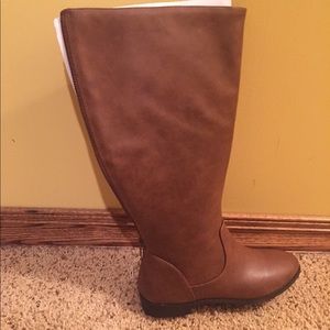 Brand new, never worn fall brown boots!