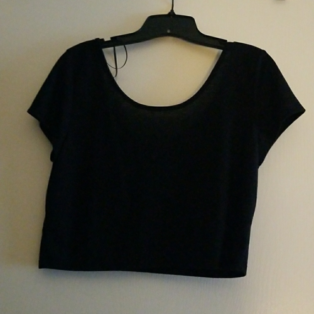 Black t shirt crop top