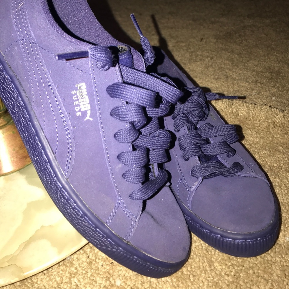 NEVER WORN PUMAS!