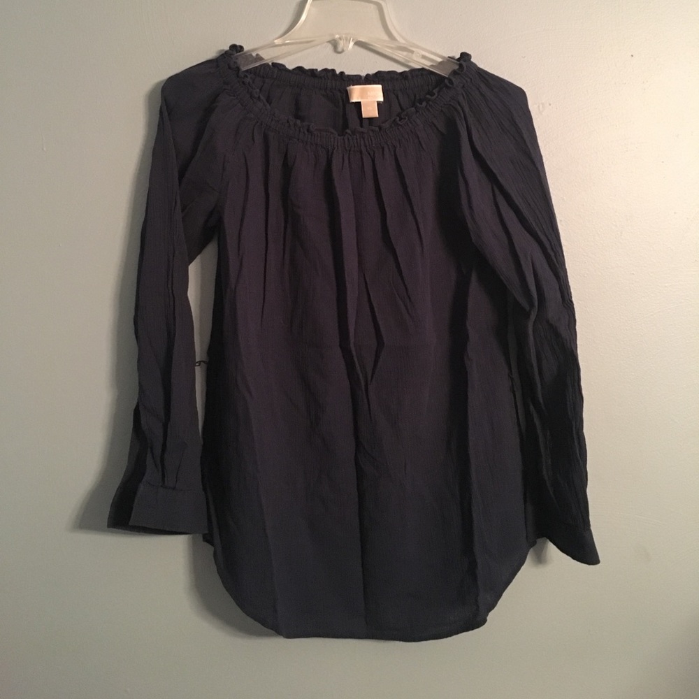 Navy blue long sleeved top