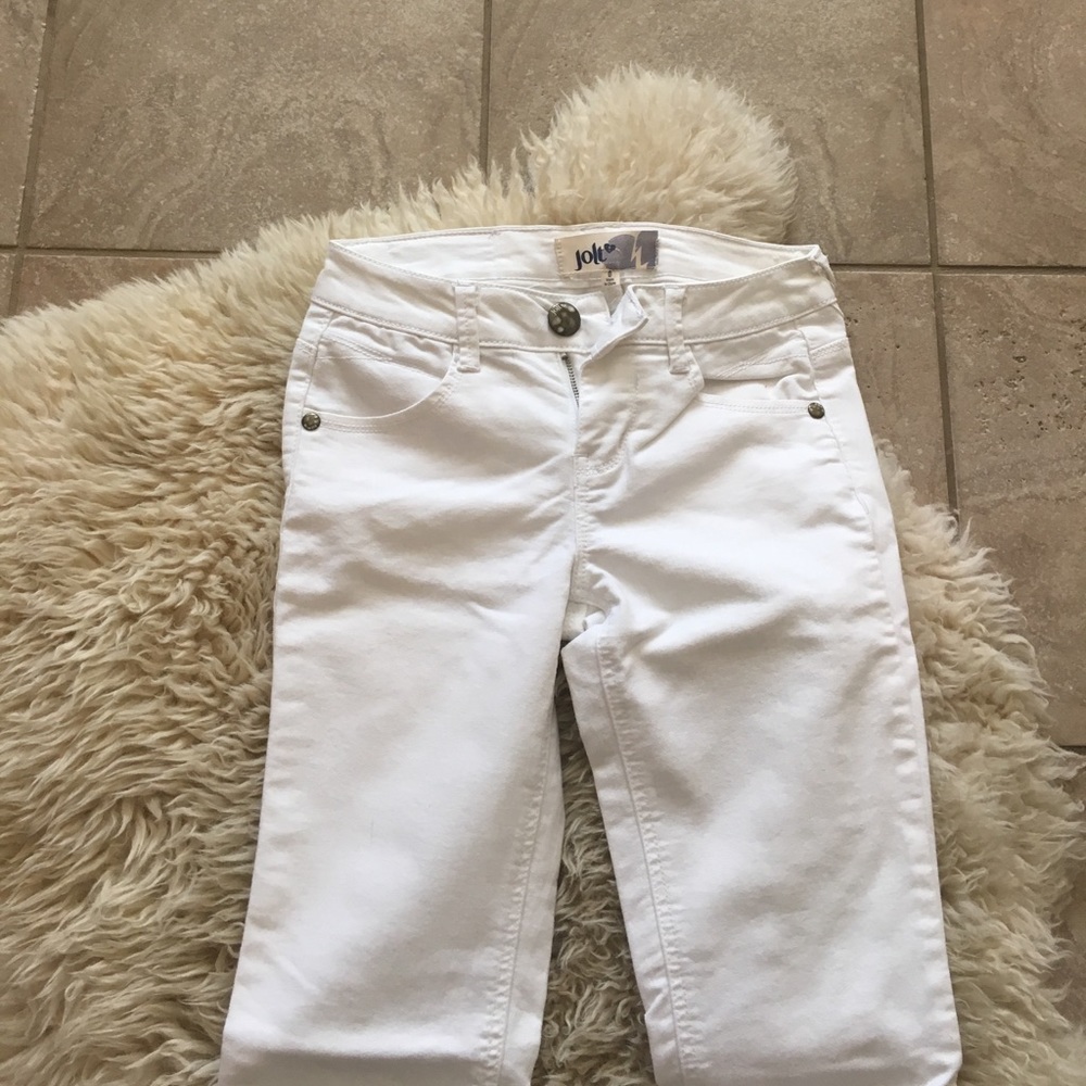 White skinny jeans