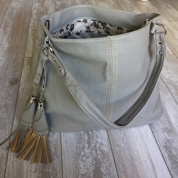 Green Apple (Rodeo) Handbags - Rodeo Dakota Tassel Style Grey Handbag.17292
