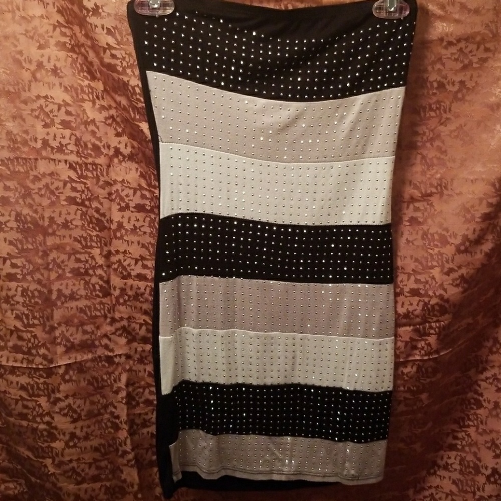 Dress - Picture 2 of 4