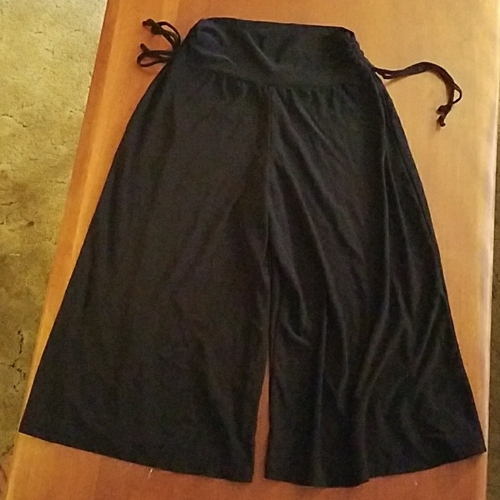 Girls size medium Capri skirt with gathered waist